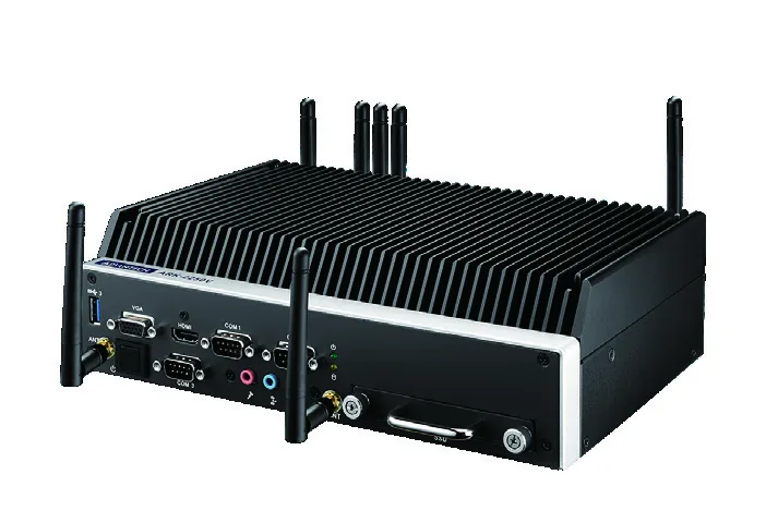 Máy tính công nghiệp không quạt Advantech ARK-2250V lắp trên xe, vỏ nhôm tản nhiệt cánh với nhiều ăng-ten